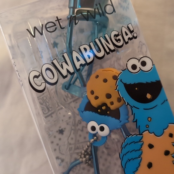 Wet n wild Cookie Monster Sesame Street Eyelash Curler - Picture 5 of 5